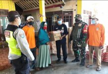 Kades Karangharja Beserta Jajaran Bagikan Bantuan Sosial Sembako Dari Kabupaten Bekasi