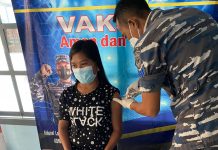 CAKUPAN VAKSINASI INDONESIA TINGGI; TNI AL TAK HENTI GELAR VAKSINASI