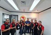 RATUSAN KORBAN INVESTASI BODONG SERBU KANTOR BARU LQ INDONESIA LAWFIRM DI SURABAYA