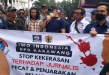 DPD IWO INDONESIA KARAWANG GELAR AKSI SOLIDARITAS DI KANTOR BUPATI BUNTUT PENGANIAYAAN 2 JURNALIS