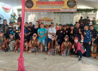 TOTO DWIYANTO KETUA FK2BNM HADIRI PAGELARAN SENI JARAN KUDA LUMPING DALAM ACARA NGUNDU MANTU PUTRA SOEKADI