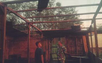 Hujan dan Angin Kencang, Babinsa Sigap Evakuasi Warga Binaan