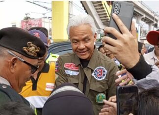 Blusukkan Ke Pasar Palimo dan Pasar 16, Ganjar Pranowo Menerima Keluhan Dari Warga Terkait Harga Kebutuhan Pokok Yang Sangat Tinggi