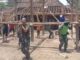 Angkat Budaya Gotong Royong Babinsa Bantu Mindahkan Rumah Warga