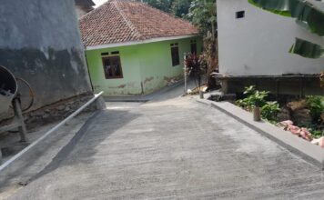 Masyarakat Cihuni Sambut Baik Perbaikan Pembangunan Jalan Lingkungan.