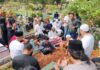 Kabid Humas Ikut Usung Jenazah orang tua Anggotanya