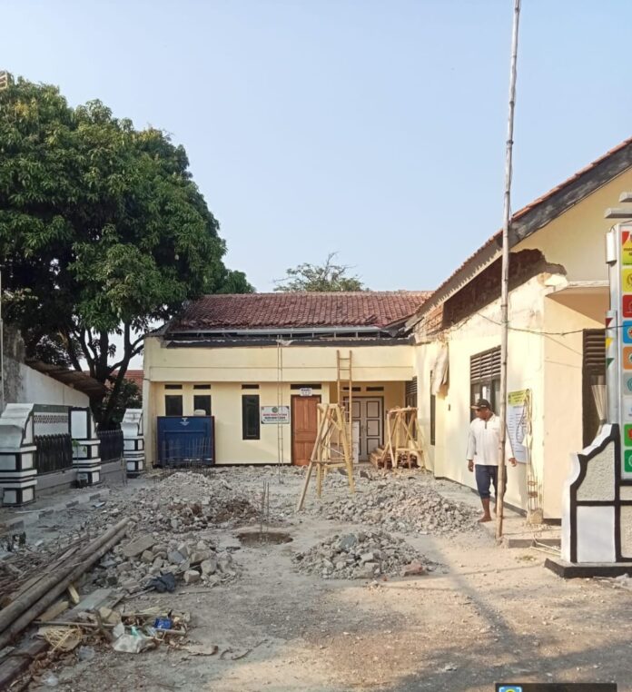 Masyarakat Kertajaya semangat dalam kegiatan Rehab Desa