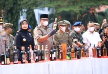 Bupati Bogor Musnahkan 1,8 Juta Rokok Ilegal dan Miras, Selamatkan Rp1,4 Miliar Potensi Kerugian Negara