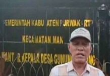Antusias Masyarakat Gunung Karung Dalam Pembangunan TPT