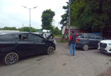 Tiket penggujung habis Simpang macet Desa Palem Raya Indomaret Arus lalulintas kendaraan Roda ampat dan Roda dua meludak nya menujuh Danau Biru tidak bisa di lalui