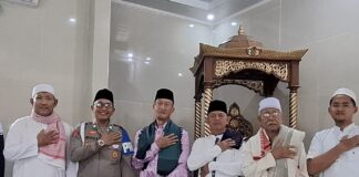 Giat Khutbah Jum’at dengan Tema” Meningkatkan Sinergi Polri dan Masyarakat dalam Menjaga Kelestarian Alam dan Lingkungan.
