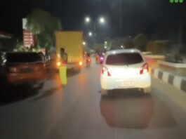 Antrean SPBU Makan Bahu Jalan, Warga: Jangan Ganggu Pengguna Jalan