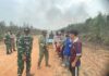 Tim Penyuluhan Karhutla Mabes TNI Tinjau Titik Api di Babat Supat