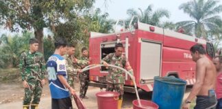 Kodim 0401/Muba Salurkan Air Bersih, Bantu Warga Hadapi Kekeringan